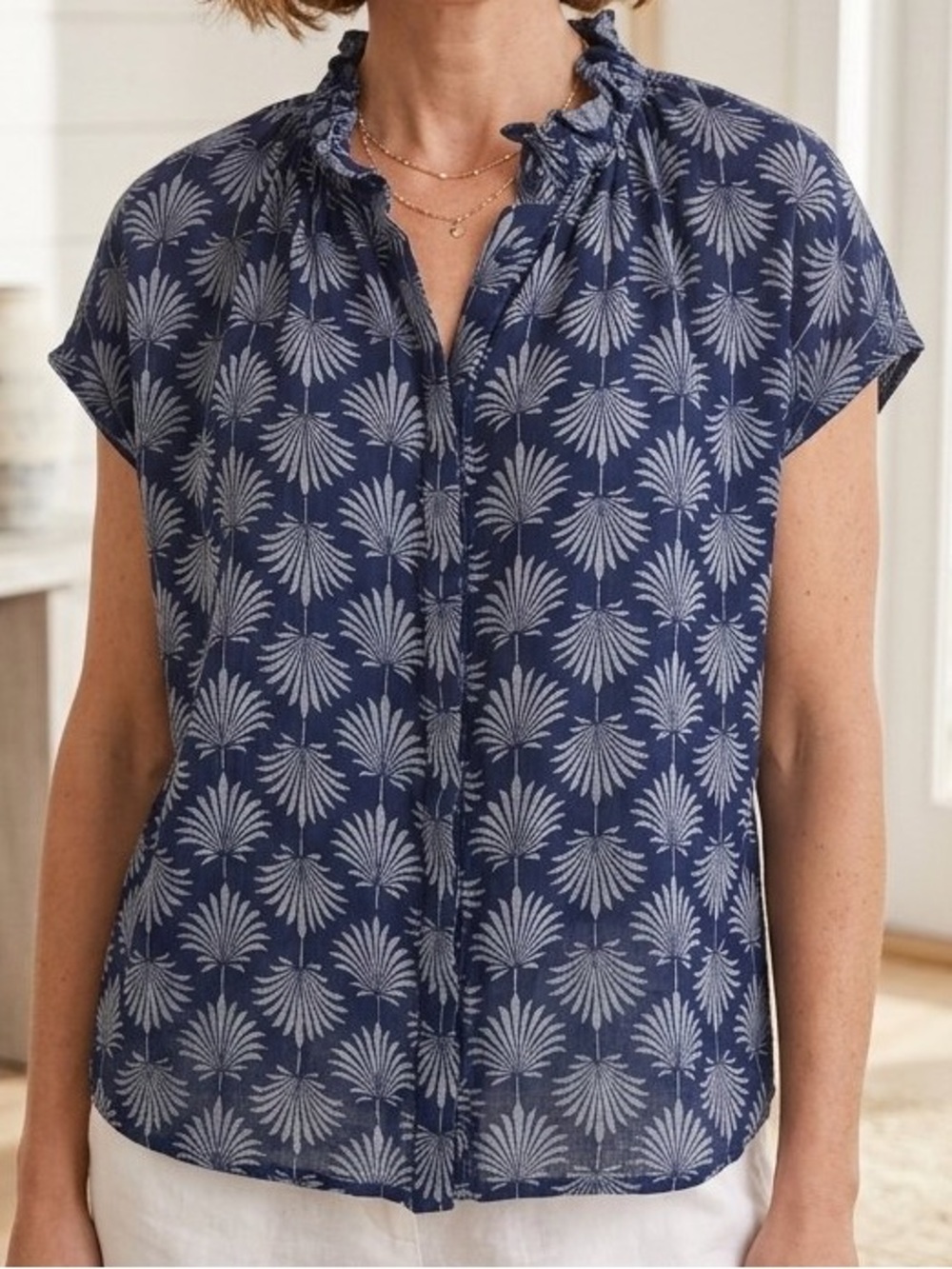 Torrid Belle Isle Navy Blue Floral Ruffle Button Up Blouse Top Size 00 M / 10